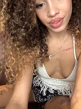 Snapshot of __KAMI__ chatting on February 12, 9:11 pm KAMI online show from February 12, 9:11 pm