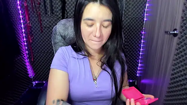 lilihot  online show from February 25, 4:10 pm