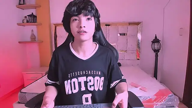 AllanYong18 online show from March 1, 4:58 am