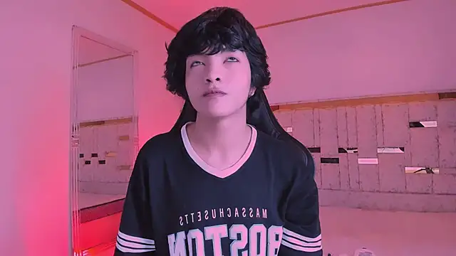 AllanYong18 online show from March 11, 7:15 am