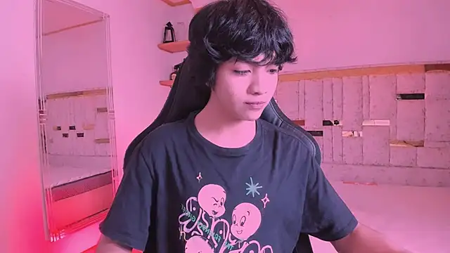 AllanYong18 online show from March 15, 4:13 am