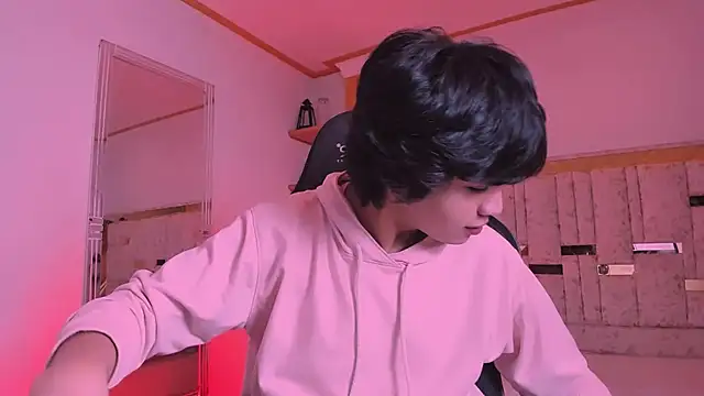 AllanYong18 online show from March 16, 9:05 am