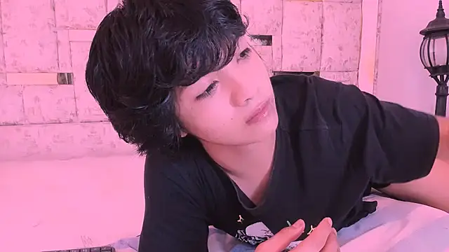 AllanYong18 online show from March 20, 5:02 am