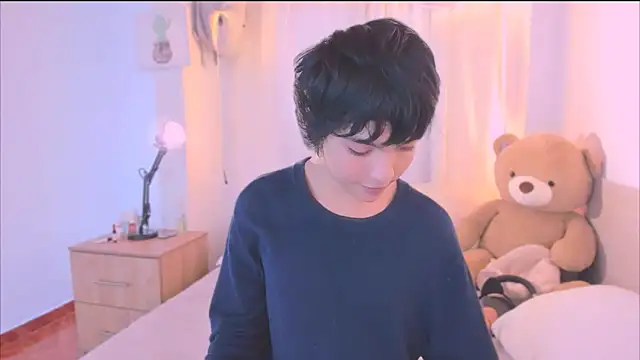 AllanYong18 online show from October 4, 12:58 pm