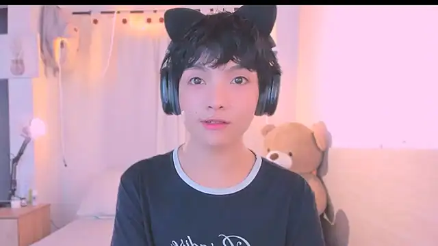 AllanYong18 online show from October 16, 7:09 am