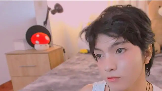 AllanYong18 online show from March 12, 2:56 pm