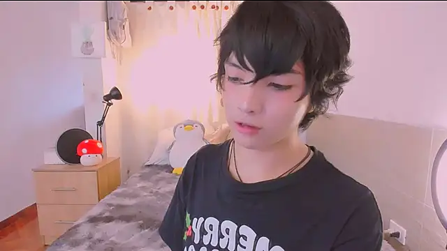 AllanYong18 online show from March 26, 12:33 pm