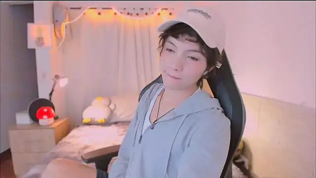 AllanYong18 online show from April 15, 4:19 am