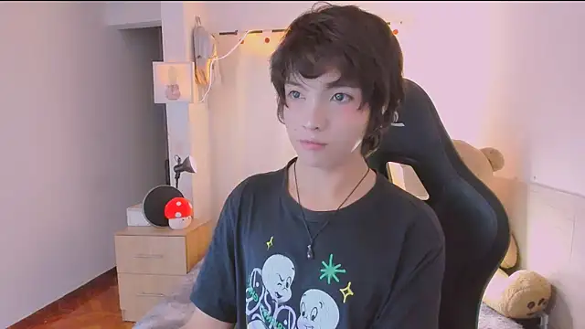 AllanYong18 online show from April 20, 7:22 am