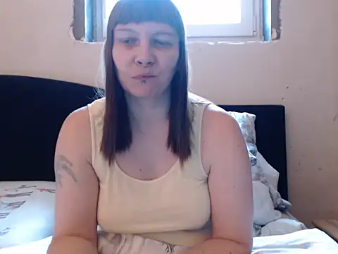 Snapshot of YviEngel87 chatting on January 18, 11:11 am YviEngel87 online show from January 18, 11:11 am