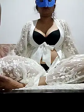 Snapshot of Queen_princes chatting on March 2, 4:42 pm Queen princes online show from March 2, 4:42 pm