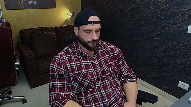 AdamJamesonn online show from June 24, 5:39 am