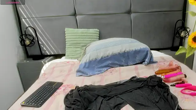 Snapshot of VickyBoobss chatting on September 17, 7:59 pm VickyBoobss online show from September 17, 7:59 pm