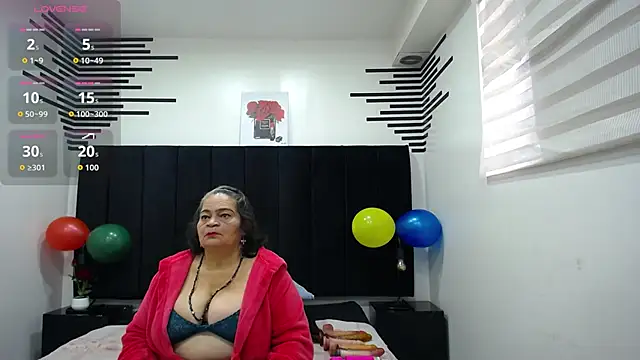 Snapshot of VickyBoobss chatting on October 12, 12:59 pm VickyBoobss online show from October 12, 12:59 pm