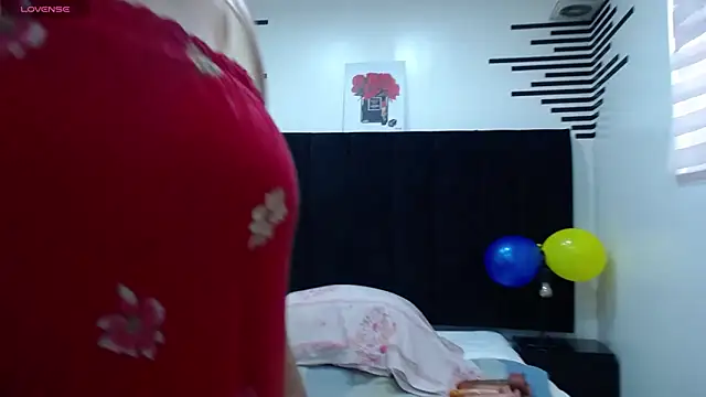 Snapshot of VickyBoobss chatting on October 16, 7:59 pm VickyBoobss online show from October 16, 7:59 pm