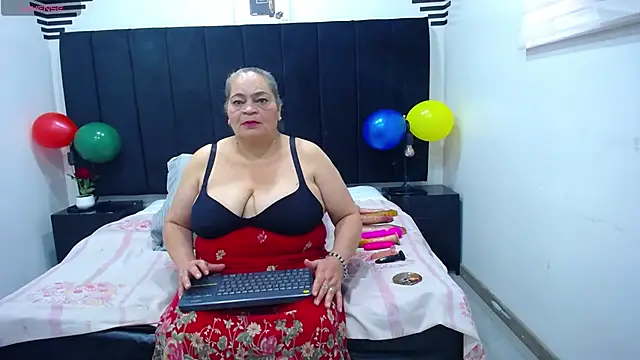 Snapshot of VickyBoobss chatting on October 18, 1:01 pm VickyBoobss online show from October 18, 1:01 pm