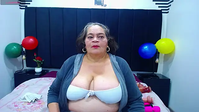 Snapshot of VickyBoobss chatting on October 23, 8:07 pm VickyBoobss online show from October 23, 8:07 pm
