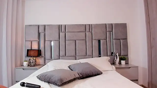 Karla Hudsson online show from February 11, 1:30 pm