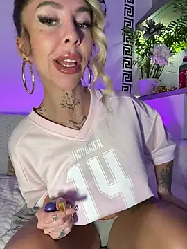 CheekyChels online show from March 20, 9:30 pm