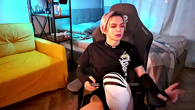 Snapshot of leon_yuugen chatting on January 29, 7:25 am leon yuugen online show from January 29, 7:25 am