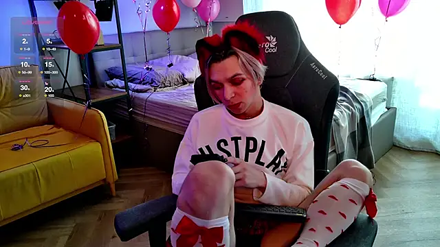 Snapshot of leon_yuugen chatting on February 12, 8:16 am leon yuugen online show from February 12, 8:16 am