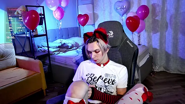 Snapshot of leon_yuugen chatting on February 13, 2:20 pm leon yuugen online show from February 13, 2:20 pm