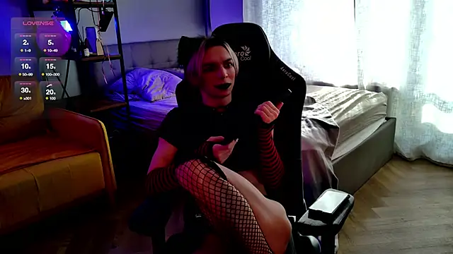 Snapshot of leon_yuugen chatting on February 19, 8:01 am leon yuugen online show from February 19, 8:01 am