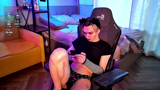 Snapshot of leon_yuugen chatting on March 19, 2:24 pm leon yuugen online show from March 19, 2:24 pm