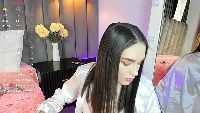 chelsea bolton  online show from September 12, 1:00 pm