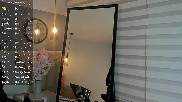 chelsea bolton  online show from June 4, 12:22 pm