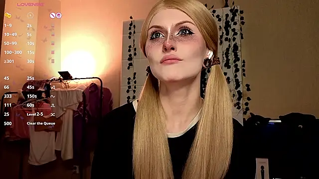 Emily  Mooree online show from October 18, 7:09 am