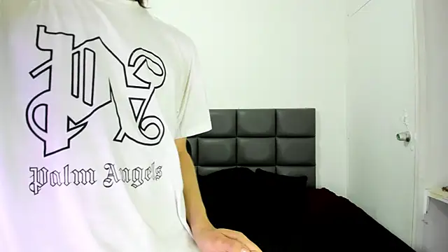 Snapshot of blondie_lover69 chatting on January 19, 1:53 am blondie lover69 online show from January 19, 1:53 am