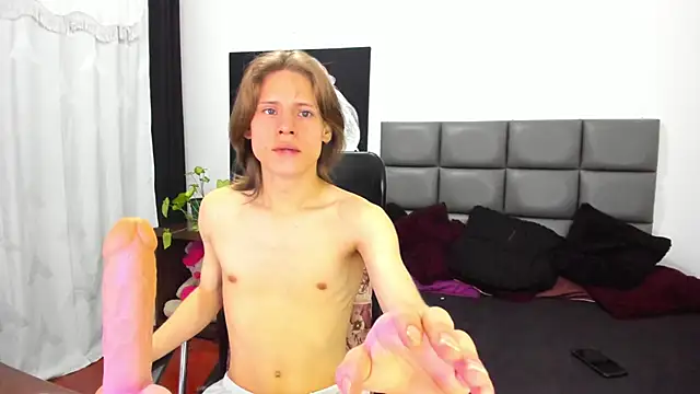 Snapshot of blondie_lover69 chatting on January 19, 10:17 pm blondie lover69 online show from January 19, 10:17 pm