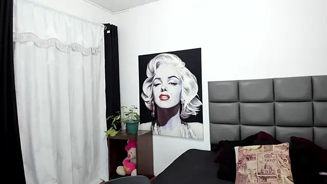 Snapshot of blondie_lover69 chatting on January 24, 7:28 pm blondie lover69 online show from January 24, 7:28 pm