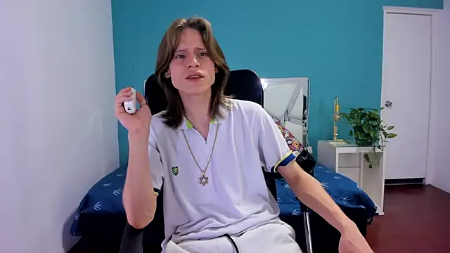 Snapshot of blondie_lover69 chatting on January 28, 2:21 am blondie lover69 online show from January 28, 2:21 am