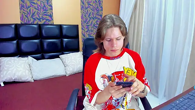 Snapshot of blondie_lover69 chatting on February 4, 7:33 pm blondie lover69 online show from February 4, 7:33 pm