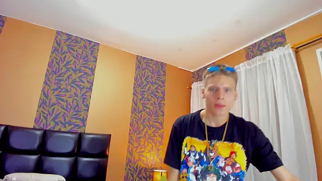 Snapshot of blondie_lover69 chatting on February 21, 8:05 pm blondie lover69 online show from February 21, 8:05 pm