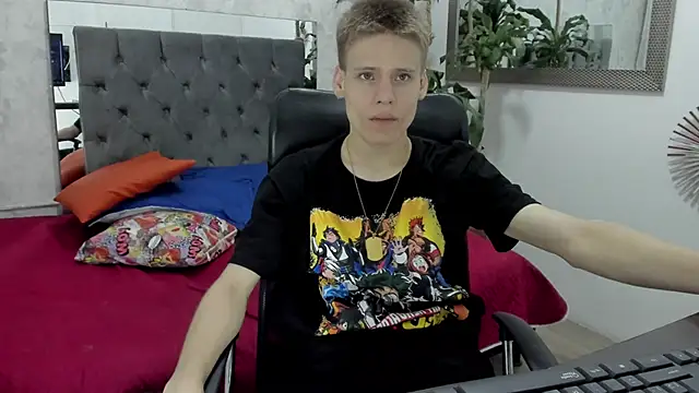 Snapshot of blondie_lover69 chatting on February 27, 7:47 pm blondie lover69 online show from February 27, 7:47 pm