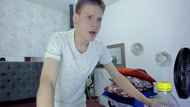 Snapshot of blondie_lover69 chatting on March 3, 7:06 pm blondie lover69 online show from March 3, 7:06 pm