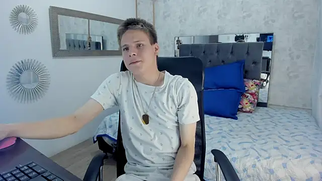 Snapshot of blondie_lover69 chatting on March 16, 7:38 pm blondie lover69 online show from March 16, 7:38 pm