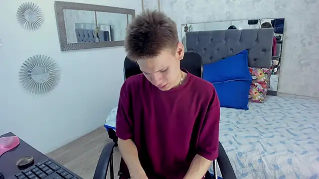 Snapshot of blondie_lover69 chatting on March 18, 7:10 pm blondie lover69 online show from March 18, 7:10 pm