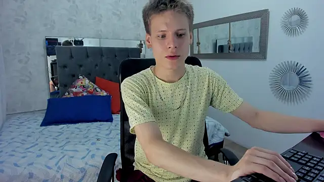 Snapshot of blondie_lover69 chatting on March 19, 8:00 pm blondie lover69 online show from March 19, 8:00 pm