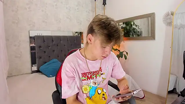 Snapshot of blondie_lover69 chatting on October 8, 8:17 pm blondie lover69 online show from October 8, 8:17 pm