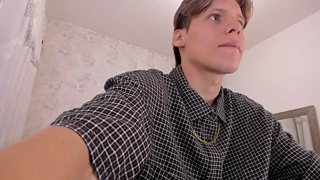 Snapshot of blondie_lover69 chatting on October 28, 8:11 pm blondie lover69 online show from October 28, 8:11 pm