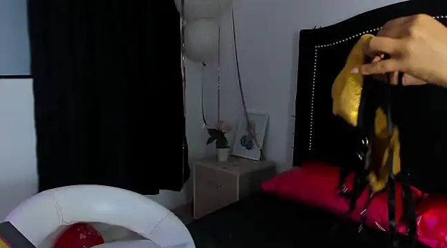 Cleo Hott online show from February 25, 4:03 am