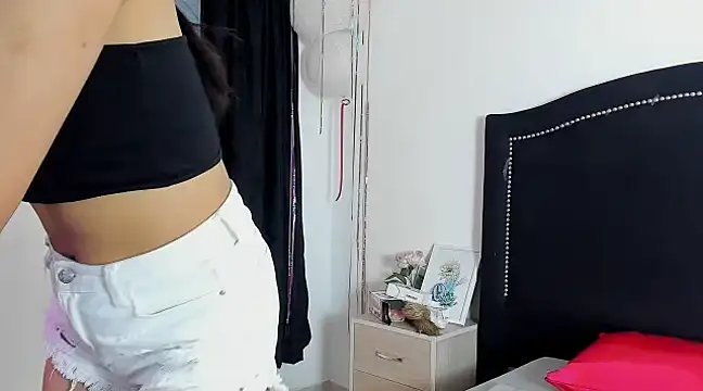 Cleo Hott online show from March 22, 4:14 am