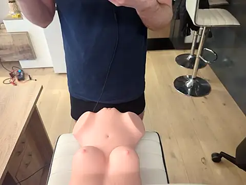 Snapshot of MacPlesure chatting on January 20, 2:03 pm MacPlesure online show from January 20, 2:03 pm