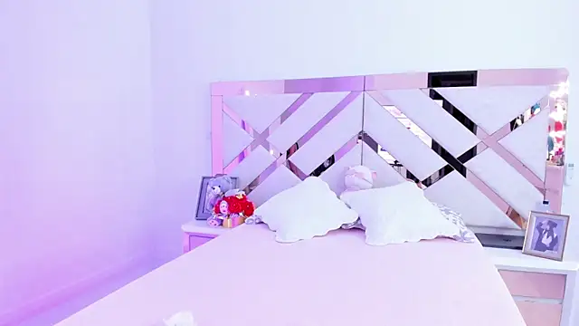 trissha xk1 online show from April 30, 1:28 pm