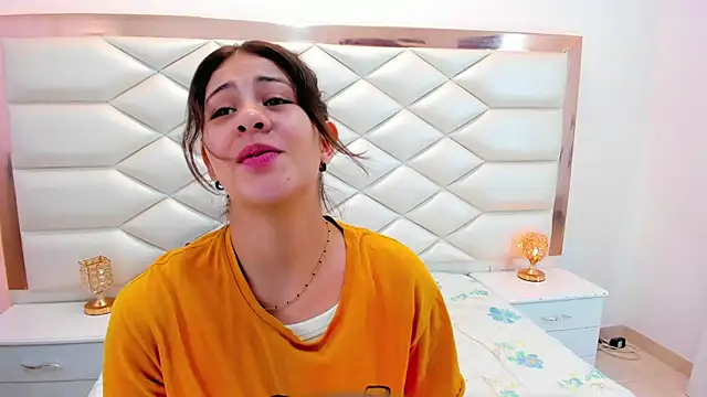 MiaQueen021 online show from January 28, 12:32 pm