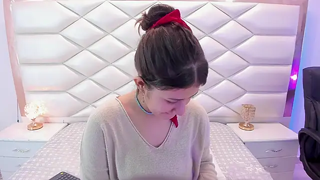 MiaQueen021 online show from February 5, 12:27 pm